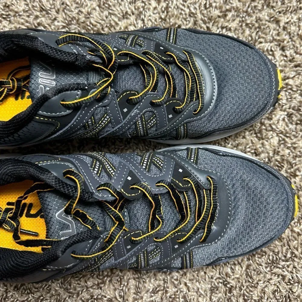 NWOT Fila men activewear sneakers size 10